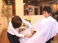 Японский  модельный парикмахер. Прическу сделала даже на заднице